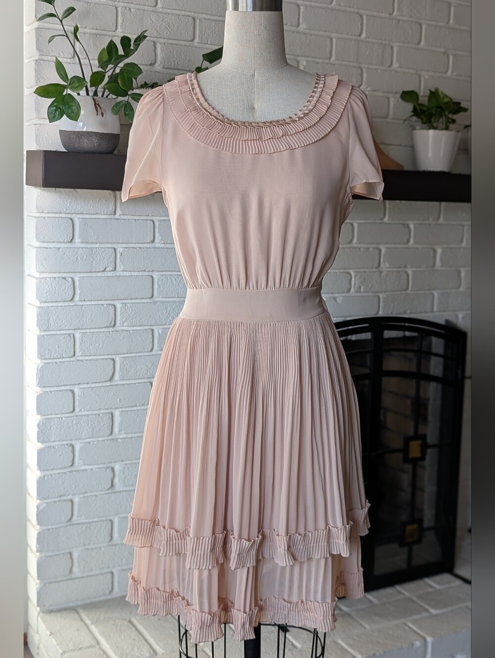 NWT H&M Romantic Blush Pink/Nude Chiffon Pleated Dress with Sheer Details Sz 8